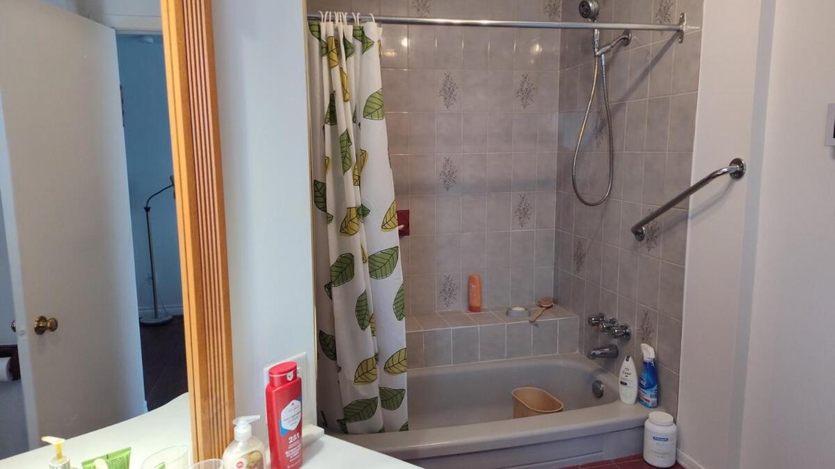 Family-friendly In Quiet Neighborhood * Laval